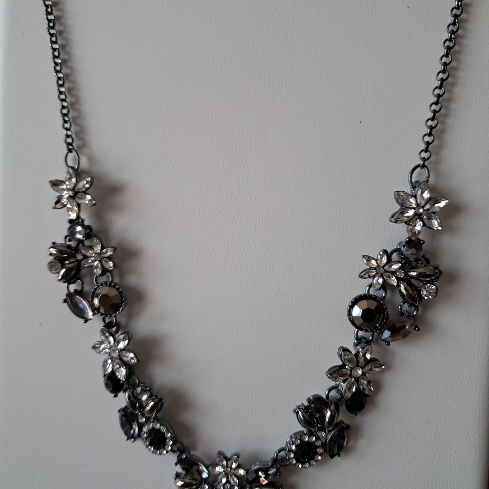 Elegant Floral Silver Necklace